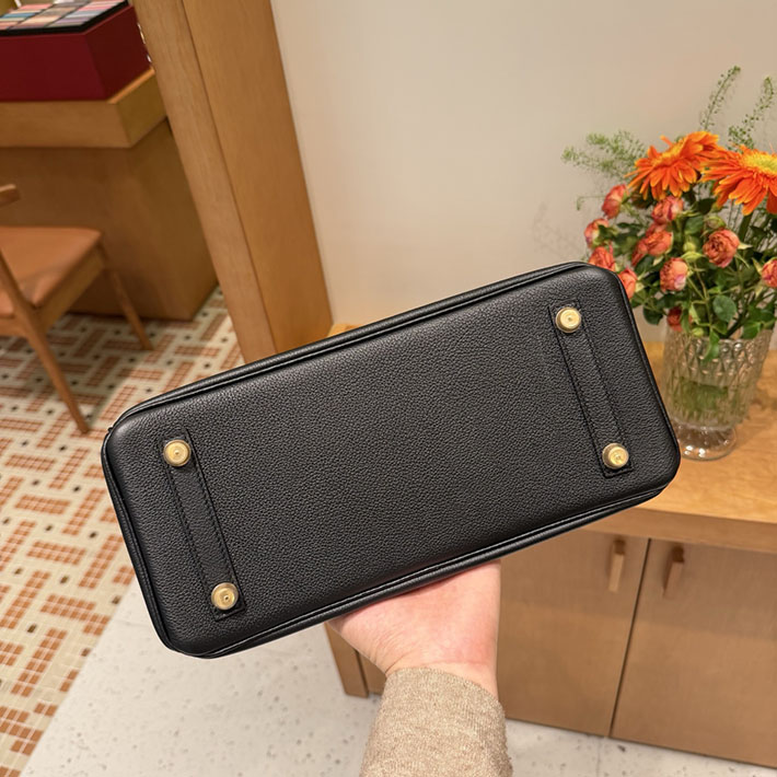 ショルダーバーキン29の定価 HERMES バーキンショルダーライト 29 ブラック エバーカラー ゴールド金具 H085236CC89 ショルダーバーキン 新作 - 画像 (2)