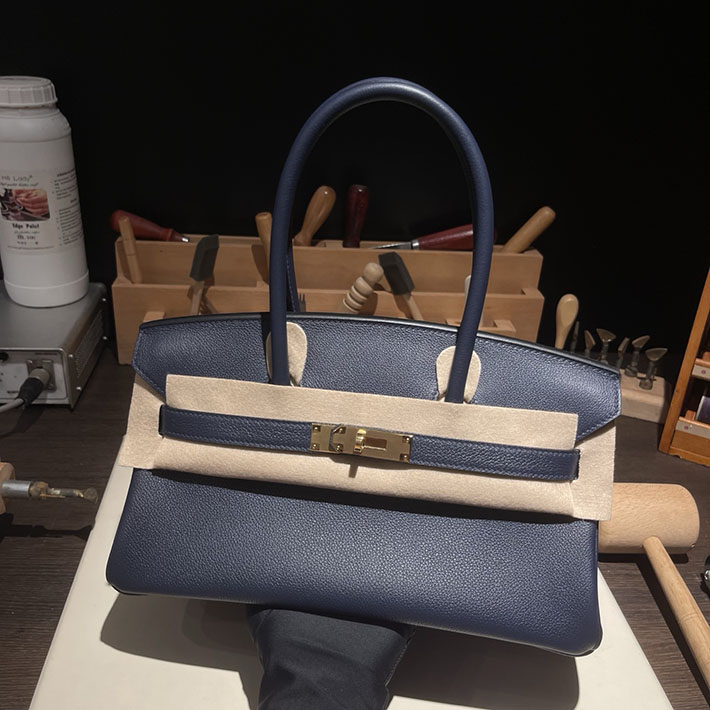ショルダーバーキン29の定価 HERMES バーキンショルダーライト 29 ブルーサフィール エバーカラー ゴールド金具 H085236CC73 バーキン ショルダー ライト - 画像 (10)