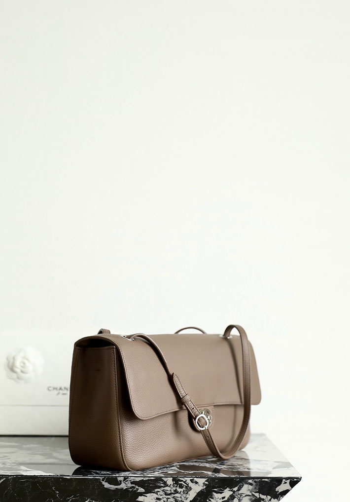 シャネル 新作バッグ 2026 CHANEL 2026年 新作 マキシ ハンドバッグ ブラウン AS6231-B24008-U8391 シャネル バッグ 新作 - 画像 (9)