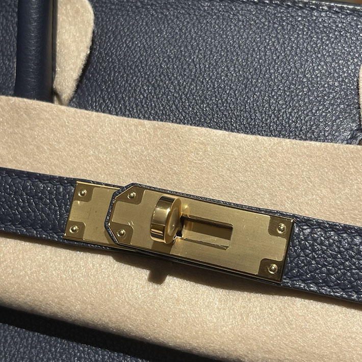 ショルダーバーキン29の定価 HERMES バーキンショルダーライト 29 ブルーサフィール エバーカラー ゴールド金具 H085236CC73 バーキン ショルダー ライト - 画像 (8)