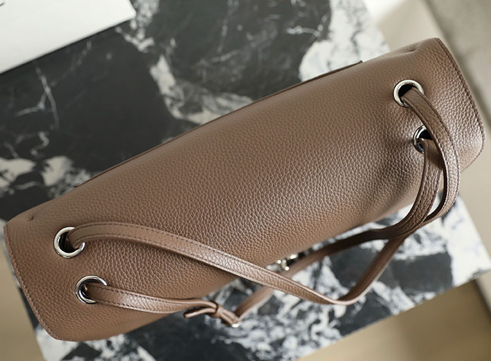 シャネル 新作バッグ 2026 CHANEL 2026年 新作 マキシ ハンドバッグ ブラウン AS6231-B24008-U8391 シャネル バッグ 新作 - 画像 (7)