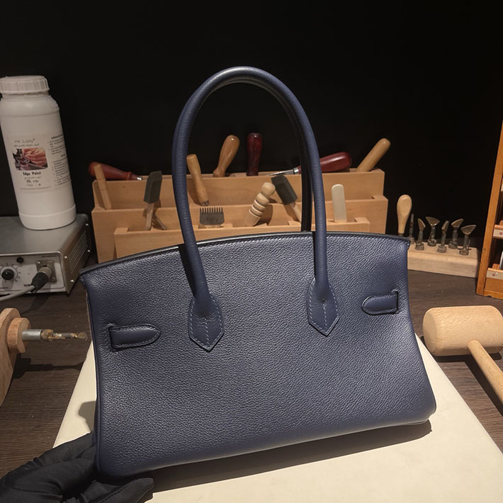ショルダーバーキン29の定価 HERMES バーキンショルダーライト 29 ブルーサフィール エバーカラー ゴールド金具 H085236CC73 バーキン ショルダー ライト - 画像 (5)