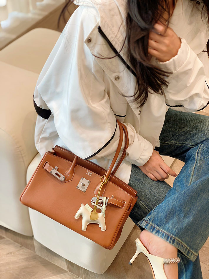 ショルダーバーキン29の定価 HERMES バーキンショルダーライト 29 ゴールド スイフト シルバー金具 H085237CK37 エルメス バッグ バーキン - 画像 (12)
