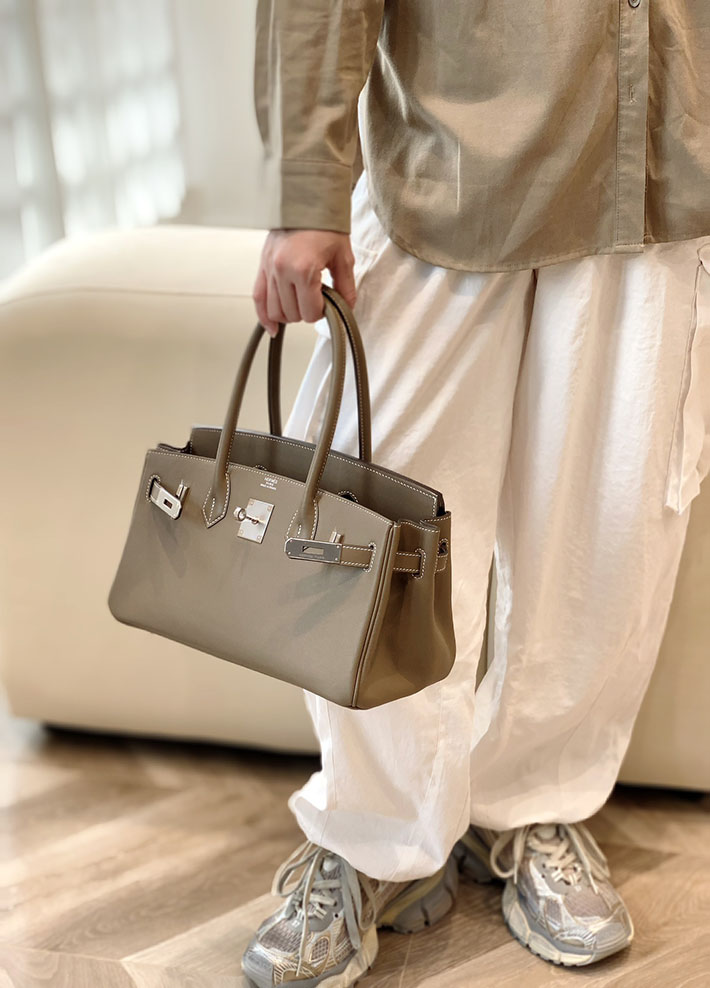ショルダーバーキン29の定価 HERMES バーキンショルダーライト 29 エトゥープ スイフト シルバー金具 H085237CK18 エルメス バッグ人気ランキング - 画像 (13)