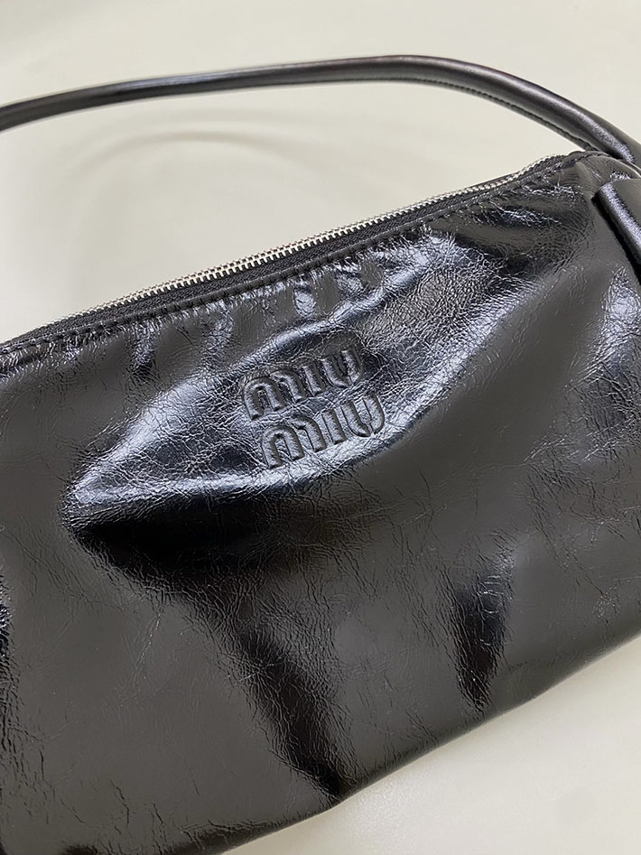最高級MiuMiuスーパーコピー ミュウミュウ シャイニーレザー ポーチ ブラック 5NE029_2A44_F0002 ミュウミュウ バッグ アウトレット - 画像 (6)
