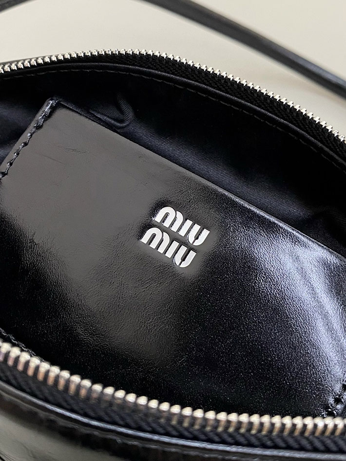 最高級MiuMiuスーパーコピー ミュウミュウ シャイニーレザー ポーチ ブラック 5NE029_2A44_F0002 ミュウミュウ バッグ アウトレット - 画像 (2)