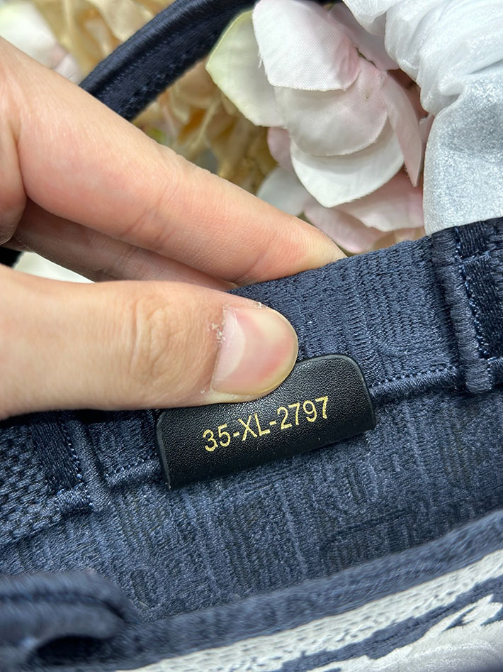 最高級ディオールスーパーコピー Dior Book Tote ストラップ付きバッグ ミニ ネイビー S5584PEHS_M928 ディオール トートバッグ 人気 - 画像 (3)
