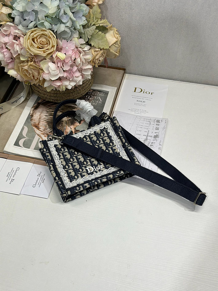 最高級ディオールスーパーコピー Dior Book Tote ストラップ付きバッグ ミニ ネイビー S5584PEHT_M928 ディオール トートバッグ レディース - 画像 (4)