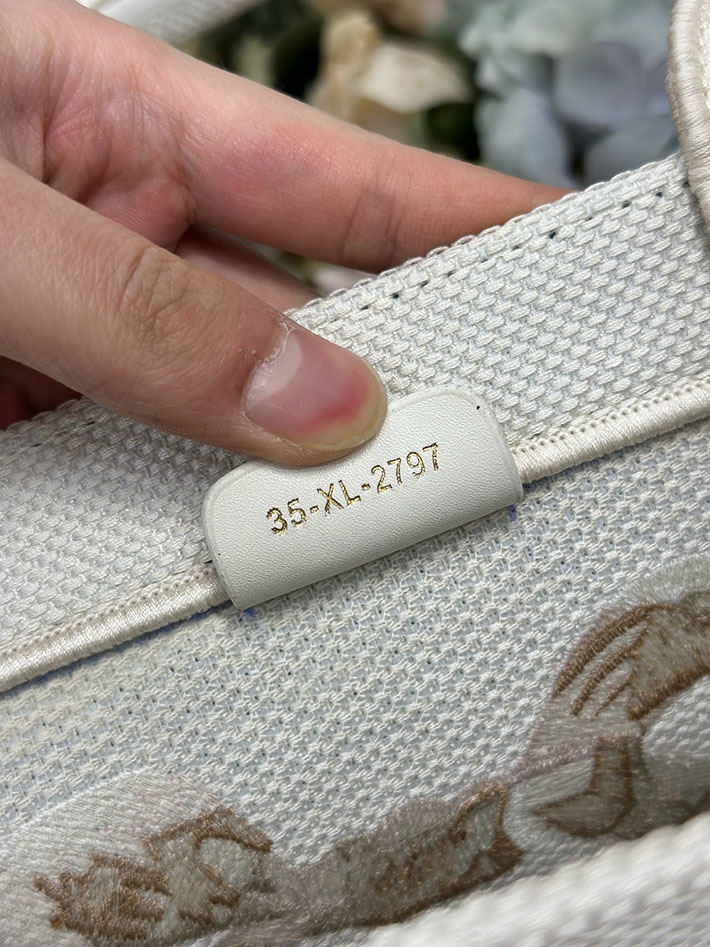 最高級ディオールスーパーコピー Dior Book Tote バッグ ラージ コットン ラテ M1349PEWL_M38I ディオール トートバッグ 新作 - 画像 (3)