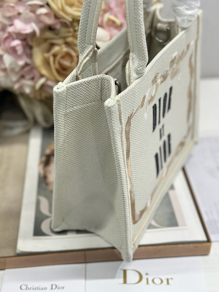 最高級ディオールスーパーコピー Dior Book Tote ストラップ付きバッグ スモール ラテ M1404PEWL_M38I ディオール トートバッグ ミニ - 画像 (8)