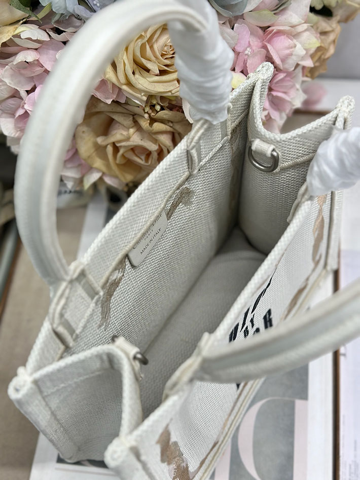 最高級ディオールスーパーコピー Dior Book Tote ストラップ付きバッグ スモール ラテ M1404PEWL_M38I ディオール トートバッグ ミニ - 画像 (6)