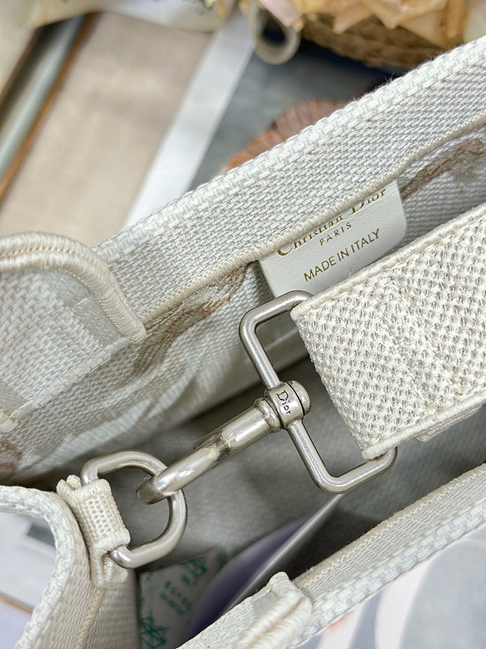 最高級ディオールスーパーコピー Dior Book Tote ストラップ付きバッグ スモール ラテ M1404PEWL_M38I ディオール トートバッグ ミニ - 画像 (2)