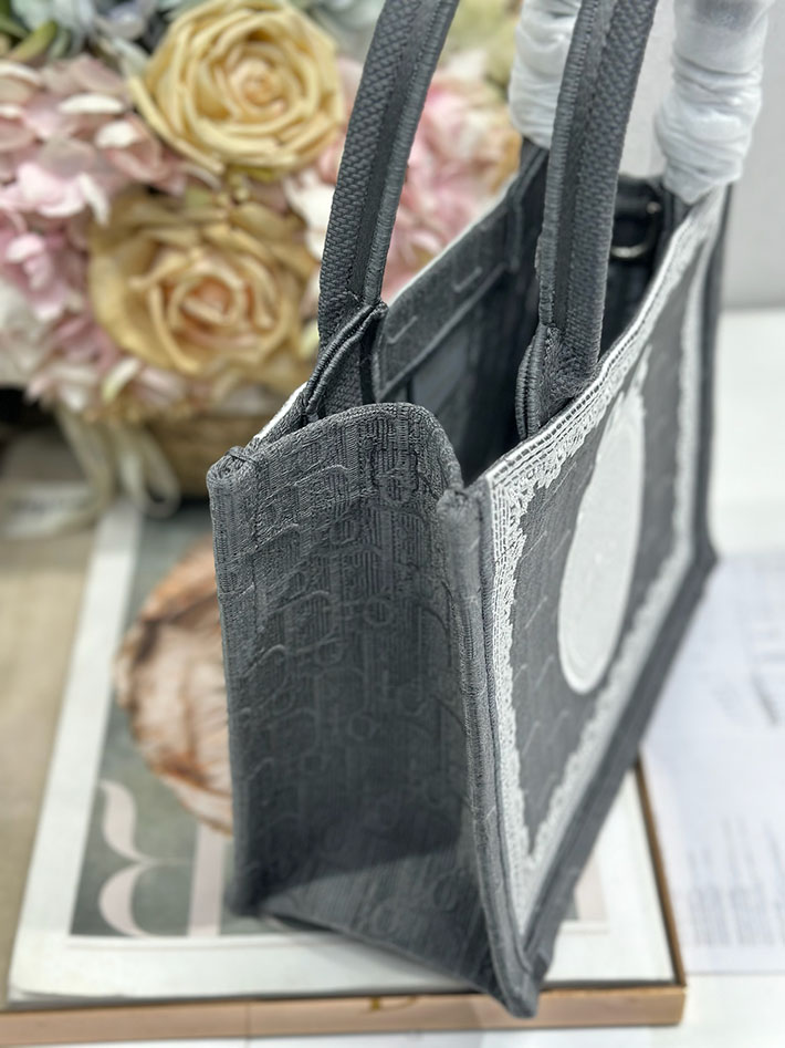 最高級ディオールスーパーコピー Dior Book Tote ストラップ付きバッグ スモール グレー M1404PEHS_M20I ディオール ブックトート 限定 - 画像 (8)