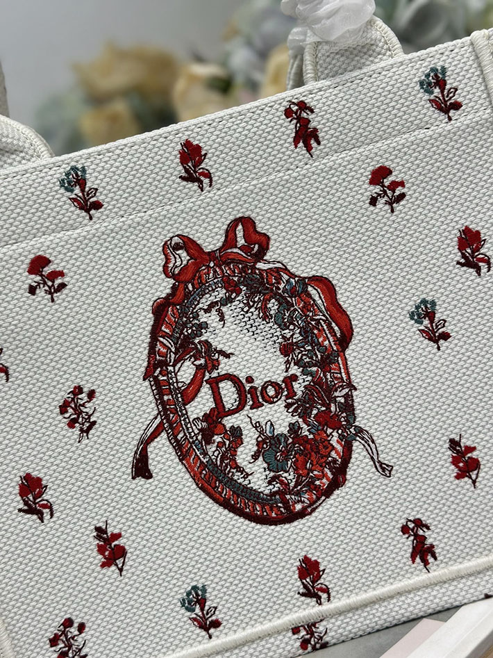 最高級ディオールスーパーコピー Dior Book Tote ストラップ付きバッグ スモール ホワイト 2633383 ディオール ミニトートバッグ - 画像 (7)
