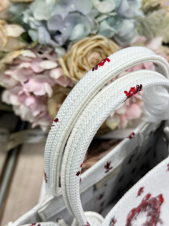 最高級ディオールスーパーコピー Dior Book Tote ストラップ付きバッグ スモール ホワイト 2633383 ディオール ミニトートバッグ - 画像 (6)