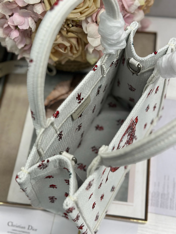 最高級ディオールスーパーコピー Dior Book Tote ストラップ付きバッグ スモール ホワイト 2633383 ディオール ミニトートバッグ - 画像 (5)