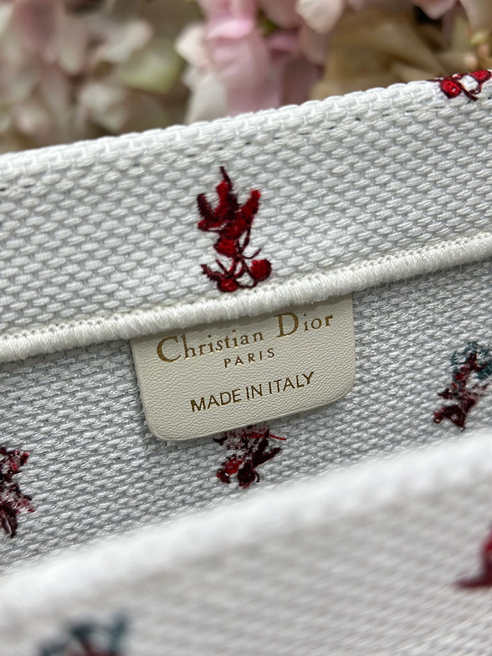 最高級ディオールスーパーコピー Dior Book Tote ストラップ付きバッグ スモール ホワイト 2633383 ディオール ミニトートバッグ - 画像 (3)