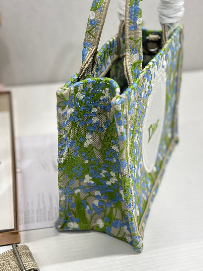 最高級ディオールスーパーコピー Dior Book Tote ストラップ付きバッグ スモール カーキ M1404PEQR_M20E ディオール トートバッグ 人気 - 画像 (8)