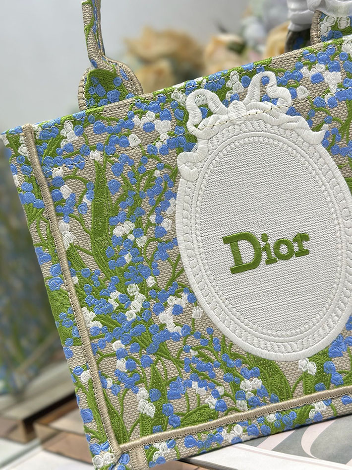 最高級ディオールスーパーコピー Dior Book Tote ストラップ付きバッグ スモール カーキ M1404PEQR_M20E ディオール トートバッグ 人気 - 画像 (7)