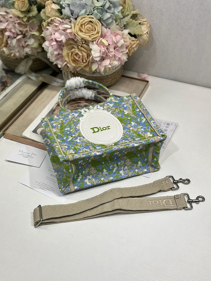 最高級ディオールスーパーコピー Dior Book Tote ストラップ付きバッグ スモール カーキ M1404PEQR_M20E ディオール トートバッグ 人気 - 画像 (3)
