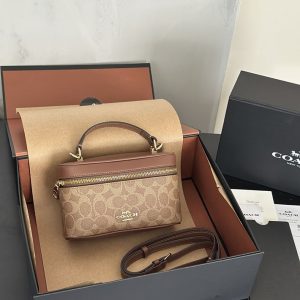 コーチ クロスボディ レディース