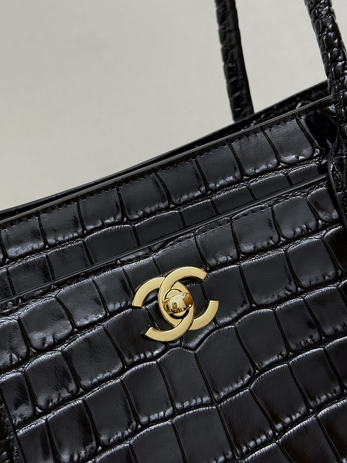 シャネル 新作バッグ 2026 CHANEL スモールショッピングバッグ クロコダイルエンボス ブラック AS6243 B24144 94305 シャネル クロコダイル バッグ - 画像 (7)