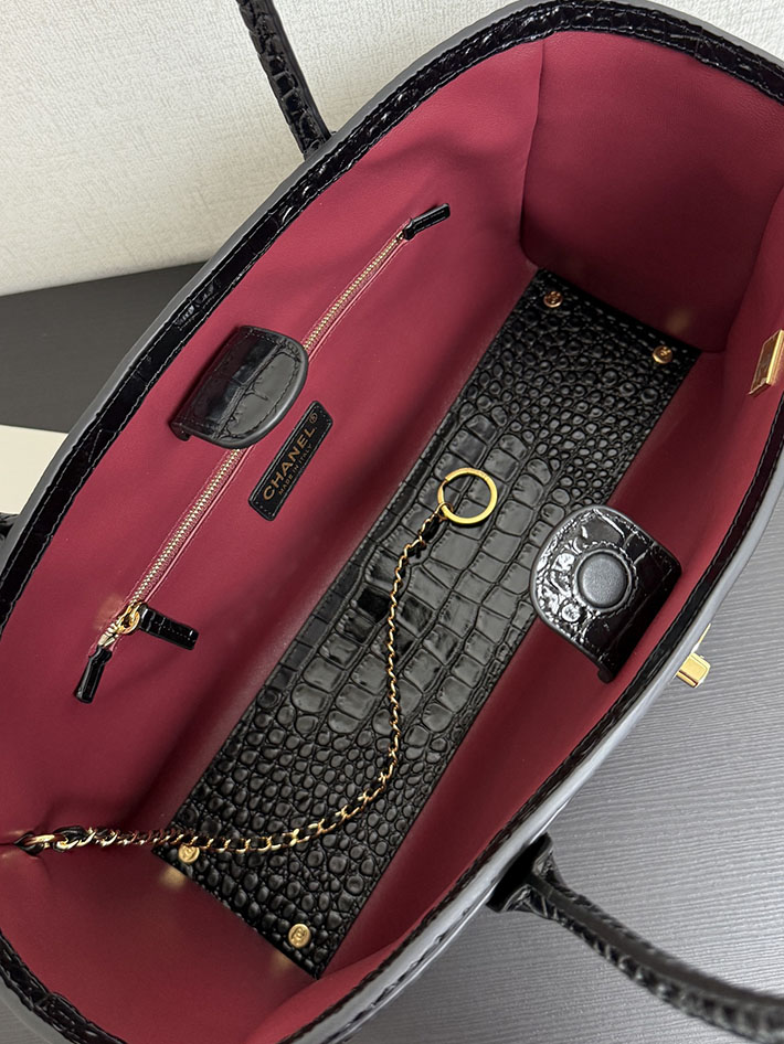 シャネル 新作バッグ 2026 CHANEL スモールショッピングバッグ クロコダイルエンボス ブラック AS6243 B24144 94305 シャネル クロコダイル バッグ - 画像 (4)