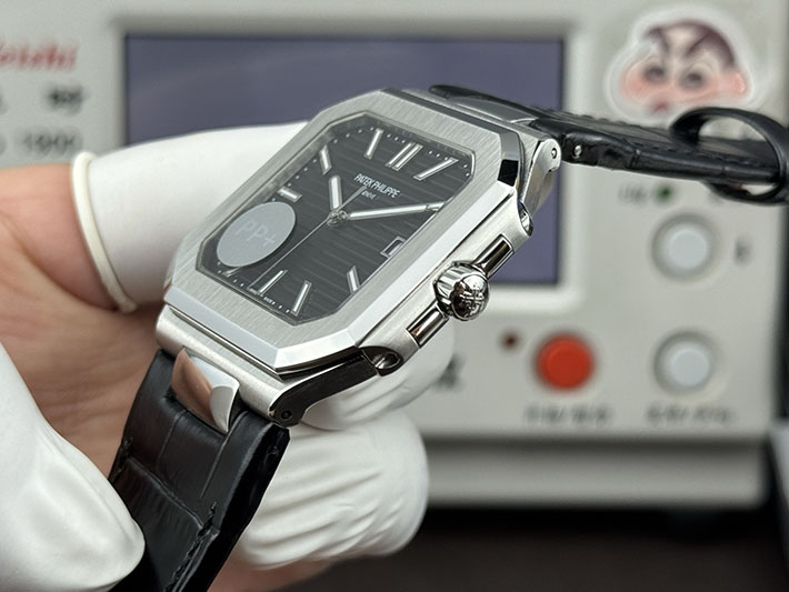 最高級パテックフィリップスーパーコピー PATEK PHILIPPE キュビタス 新作 ホワイトゴールド スカイブルー 2632441 パテック フィリップ キュビタス 芸能人 - 画像 (5)