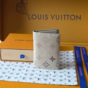 ルイヴィトン カードケース 財布