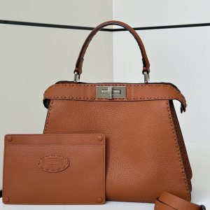 フェンディ ピーカブー 定価