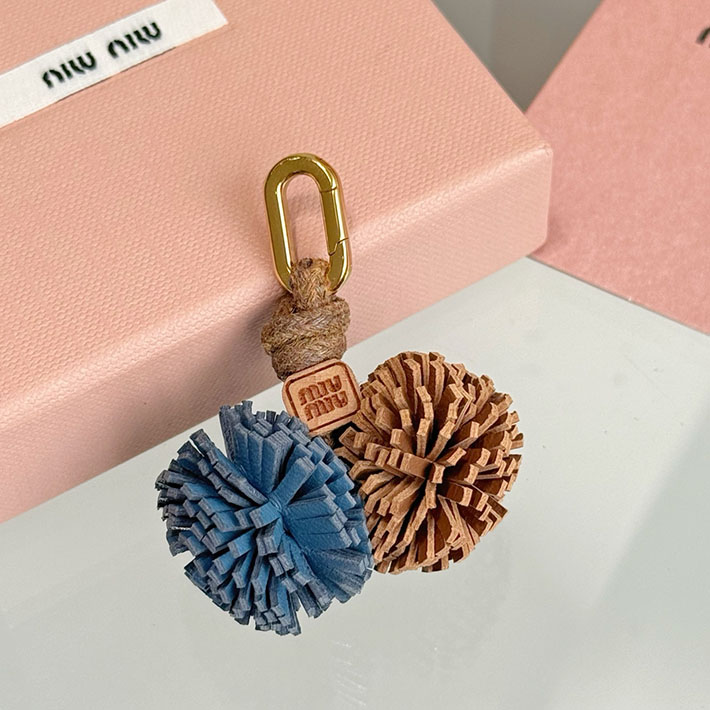 最高級MiuMiuスーパーコピー ミュウミュウ レザー マイクロトリック コニャックブラウン/アストラルブルー 5ID008_2FLQ_F0NP5 MiuMiu バッグチャーム - 画像 (6)