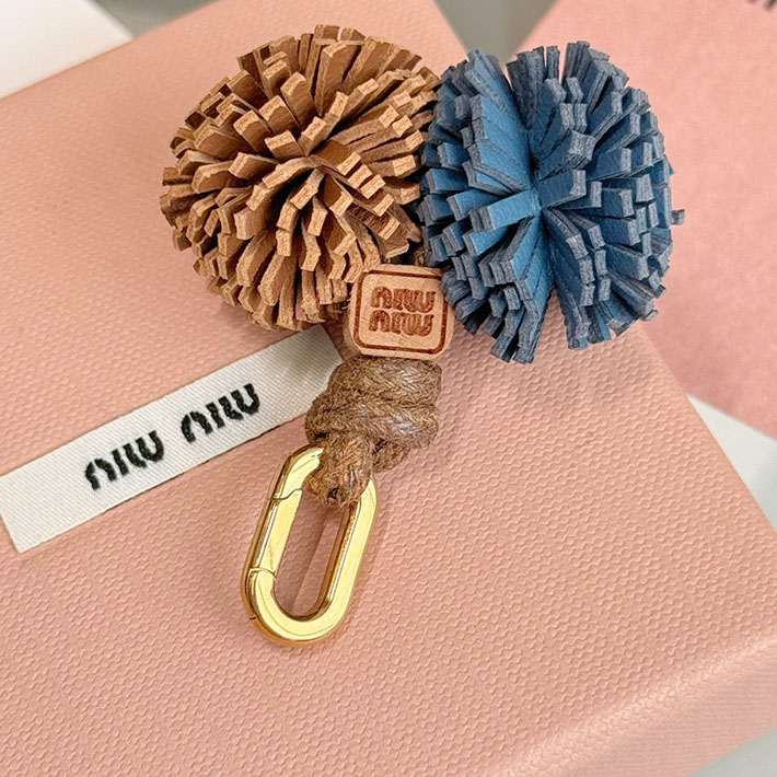 最高級MiuMiuスーパーコピー ミュウミュウ レザー マイクロトリック コニャックブラウン/アストラルブルー 5ID008_2FLQ_F0NP5 MiuMiu バッグチャーム - 画像 (5)