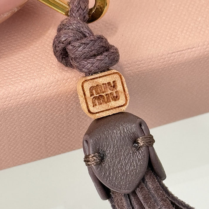 最高級MiuMiuスーパーコピー ミュウミュウ レザー マイクロトリック コニャックブラウン 5ID007_2FLQ_F0046 Miumiu レザー キーリング - 画像 (6)