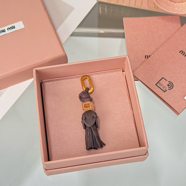 最高級MiuMiuスーパーコピー ミュウミュウ レザー マイクロトリック コニャックブラウン 5ID007_2FLQ_F0046 Miumiu レザー キーリング - 画像 (4)