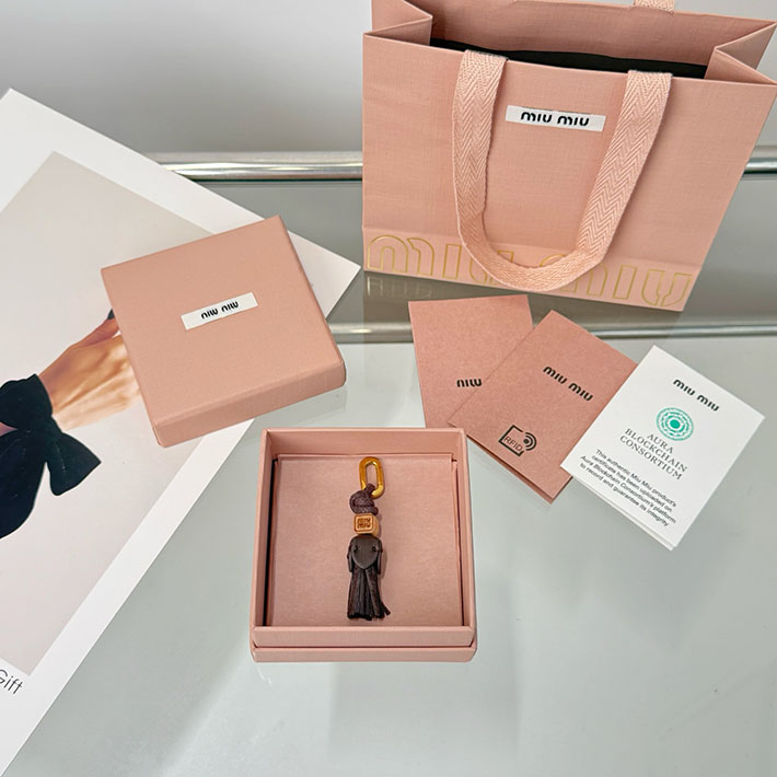 最高級MiuMiuスーパーコピー ミュウミュウ レザー マイクロトリック コニャックブラウン 5ID007_2FLQ_F0046 Miumiu レザー キーリング - 画像 (3)
