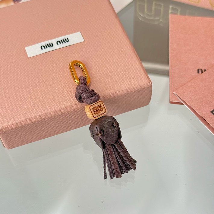 最高級MiuMiuスーパーコピー ミュウミュウ レザー マイクロトリック コニャックブラウン 5ID007_2FLQ_F0046 Miumiu レザー キーリング - 画像 (2)