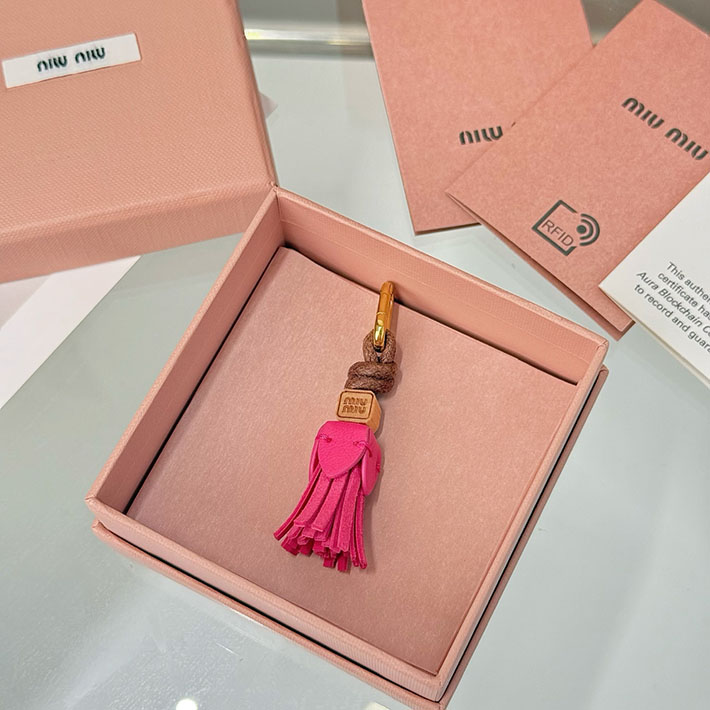 最高級MiuMiuスーパーコピー ミュウミュウ レザー マイクロトリック フューシャピンク 5ID007_2FLQ_F0029 Miumiu キーチャーム - 画像 (4)