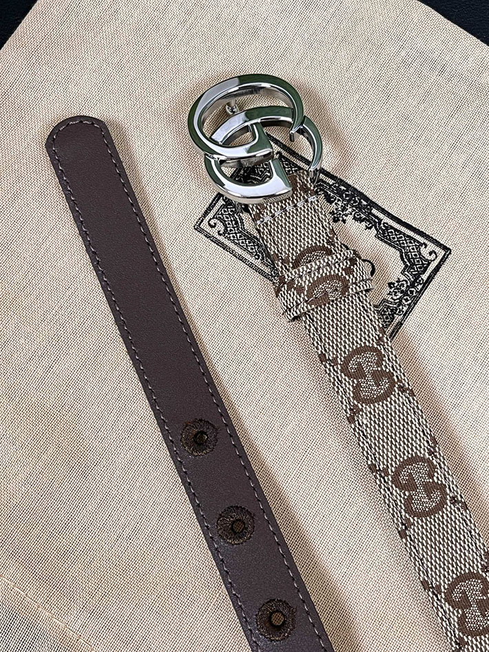 グッチ直営アウトレット店 Gucci インターロッキングG バックル付き ベルト 2026年春夏 新作 2632512 Gucci ベルト アウトレット 価格 レディース - 画像 (3)