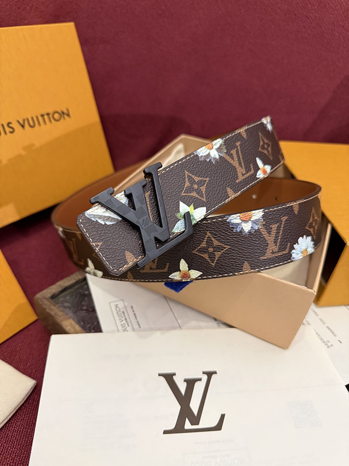 ルイヴィトンベルト激安販売 LV 2026年春夏 新作 ベルト・LV イニシャル 40MM モノグラム 2632523 ヴィトン ベルト 安い - 画像 (4)