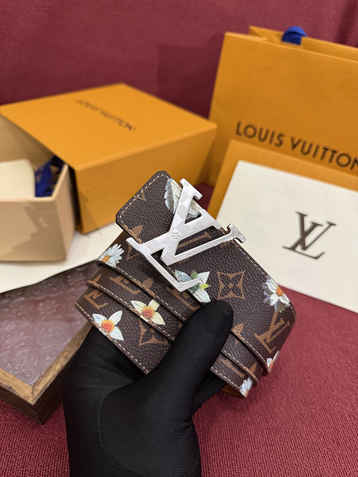 ルイヴィトンベルト激安販売 LV 2026年春夏 新作 ベルト・LV イニシャル 40MM モノグラム 2632524 ヴィトン ベルト メンズ リバーシブル - 画像 (2)