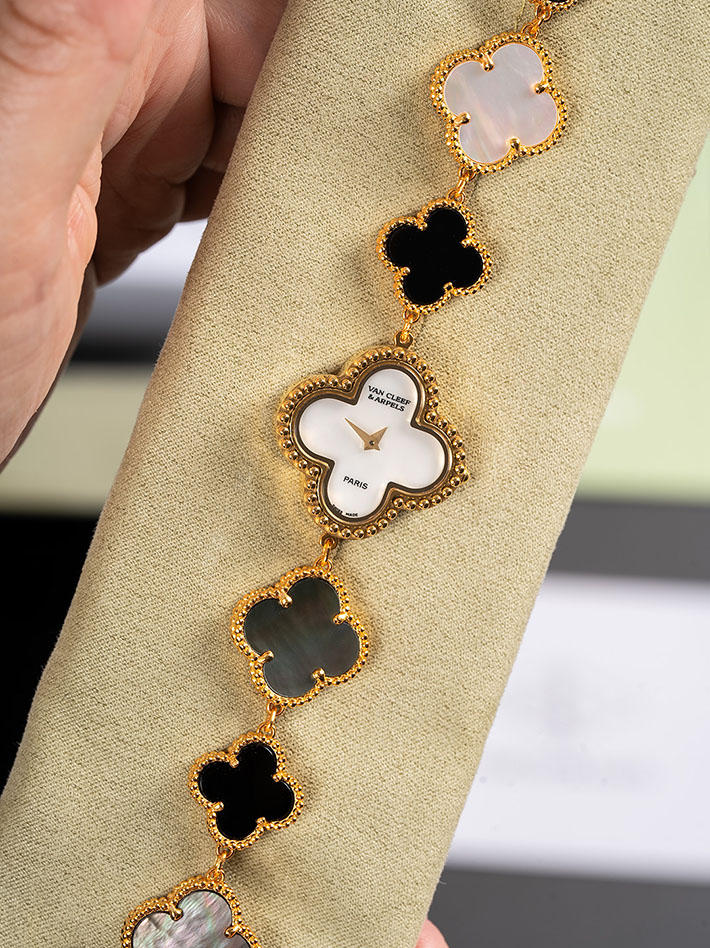 最高級ヴァンクリーフスーパーコピー VAN CLEEF & ARPELS アルハンブラ スモールモデル ウォッチ VCARPEU800 レディース ヴァン クリーフ 時計 - 画像 (4)
