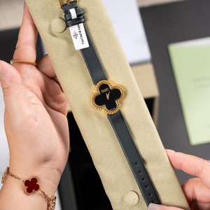ヴァンクリーフ アルハンブラ ウォッチ