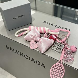 バレンシアガ バッグ チャーム 付き
