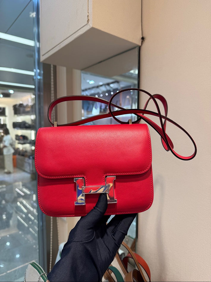 エルメス コンスタンスの通販 HERMES コンスタンス3 ミニ ルージュカザック エバーカラー シルバー金具 2632655 コンスタンス ミニ 値段 - 画像 (2)