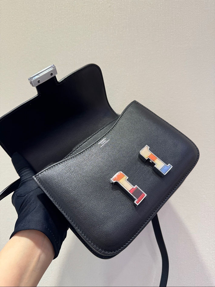 エルメス コンスタンスの通販 HERMES コンスタンス3 ミニ ブラック エバーカラー シルバー金具 2632656 コンスタンス ミニ 定価 - 画像 (5)