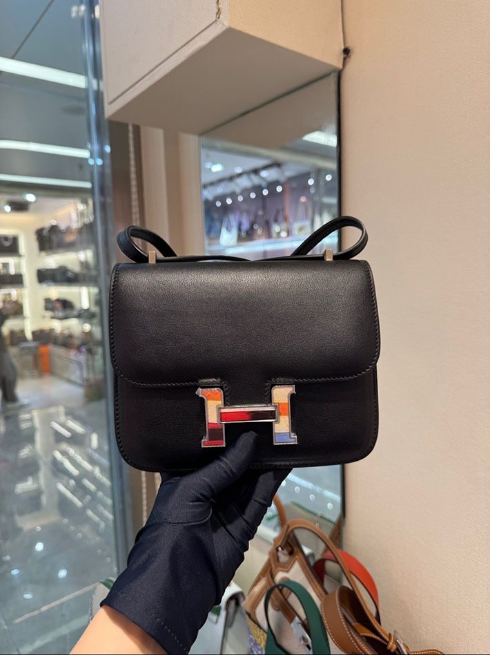 エルメス コンスタンスの通販 HERMES コンスタンス3 ミニ ブラック エバーカラー シルバー金具 2632656 コンスタンス ミニ 定価 - 画像 (2)