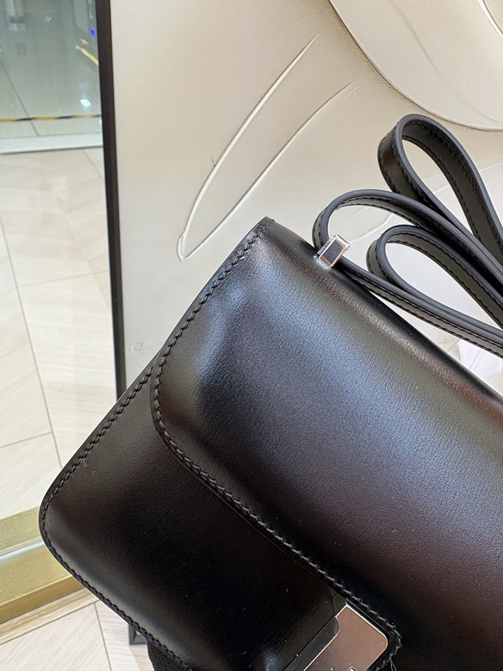 エルメス コンスタンス エランの通販 HERMES コンスタンス1 エラン ブラック ボックスカーフ ゴールド金具 H060100CC89 コンスタンス エラン 定価 - 画像 (7)