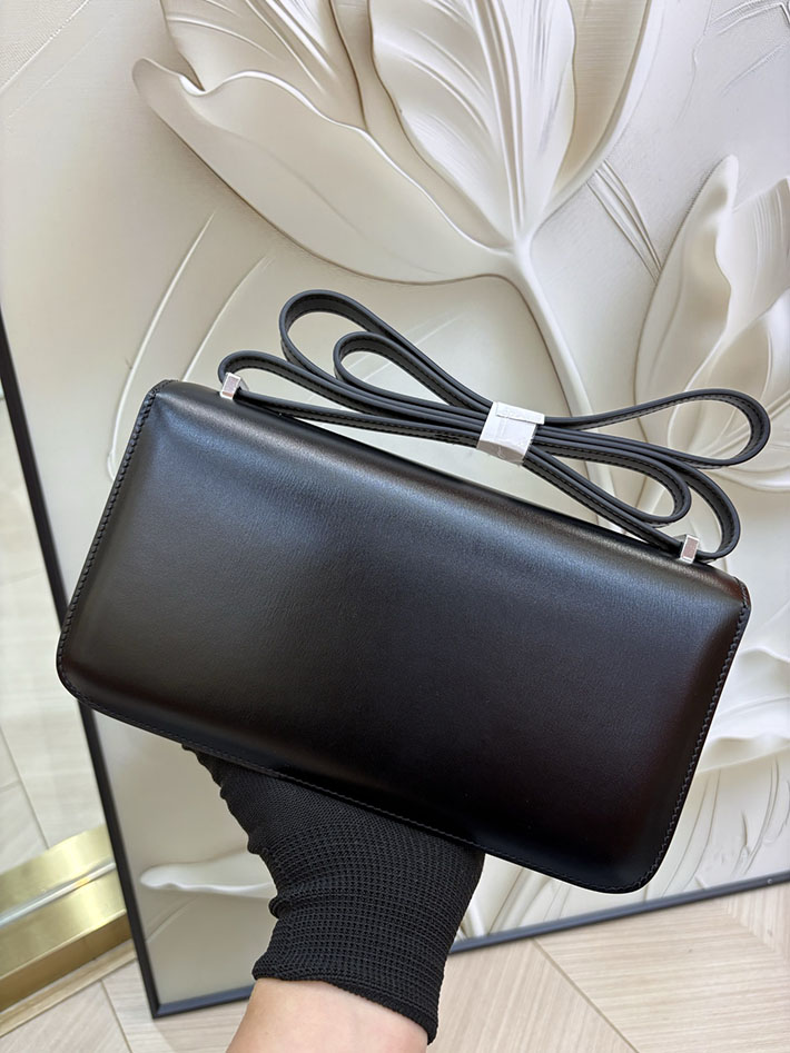 エルメス コンスタンス エランの通販 HERMES コンスタンス1 エラン ブラック ボックスカーフ ゴールド金具 H060100CC89 コンスタンス エラン 定価 - 画像 (4)