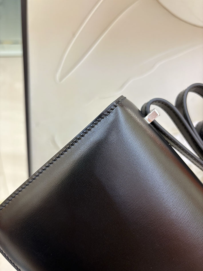 エルメス コンスタンス エランの通販 HERMES コンスタンス1 エラン ブラック ボックスカーフ ゴールド金具 H060100CC89 コンスタンス エラン 定価 - 画像 (3)