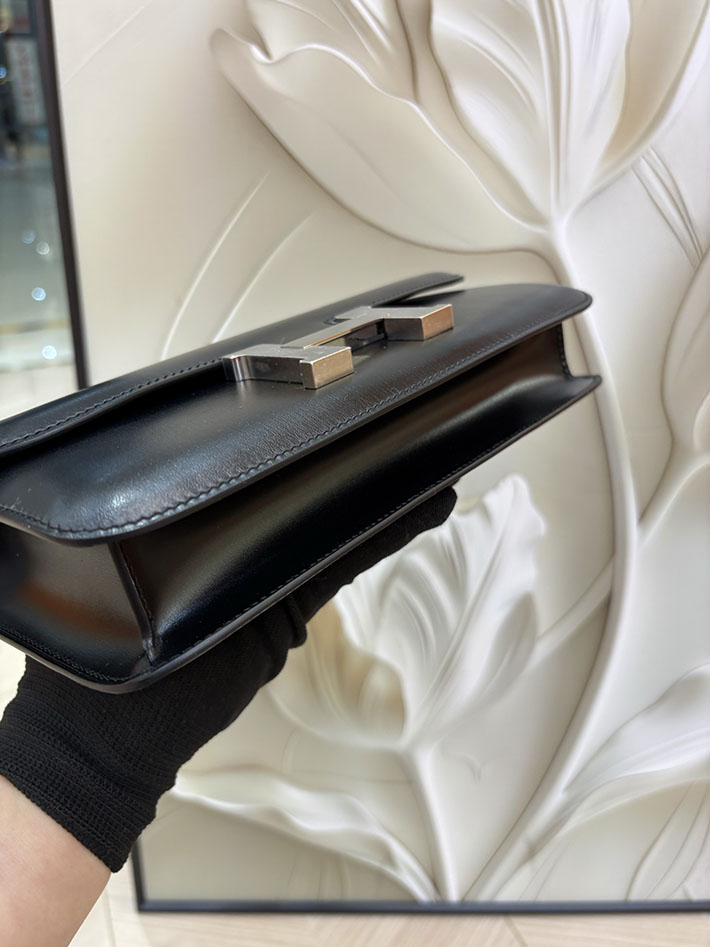 エルメス コンスタンス エランの通販 HERMES コンスタンス1 エラン ブラック ボックスカーフ ゴールド金具 H060100CC89 コンスタンス エラン 定価 - 画像 (2)